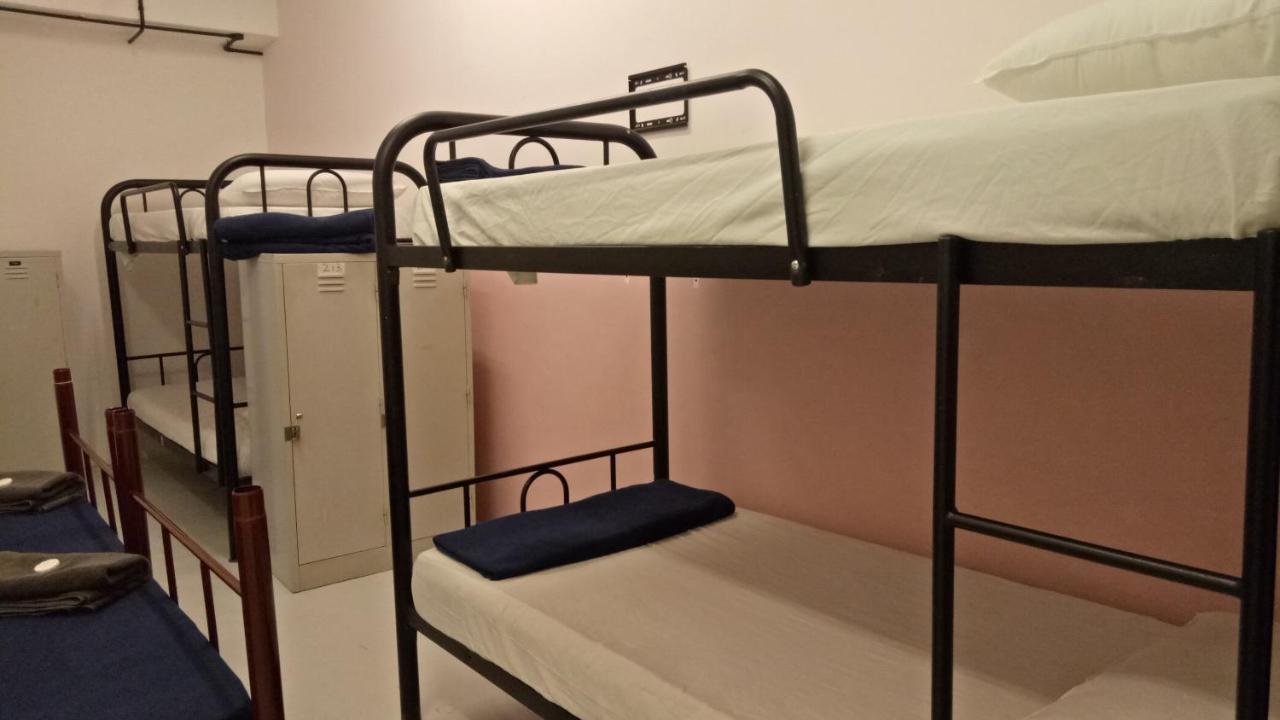 Hawk Hotel & Hostel Kuala Lumpur Bagian luar foto