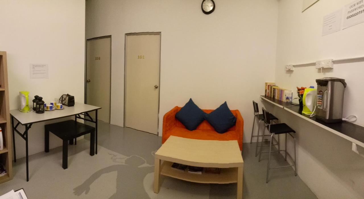 Hawk Hotel & Hostel Kuala Lumpur Bagian luar foto