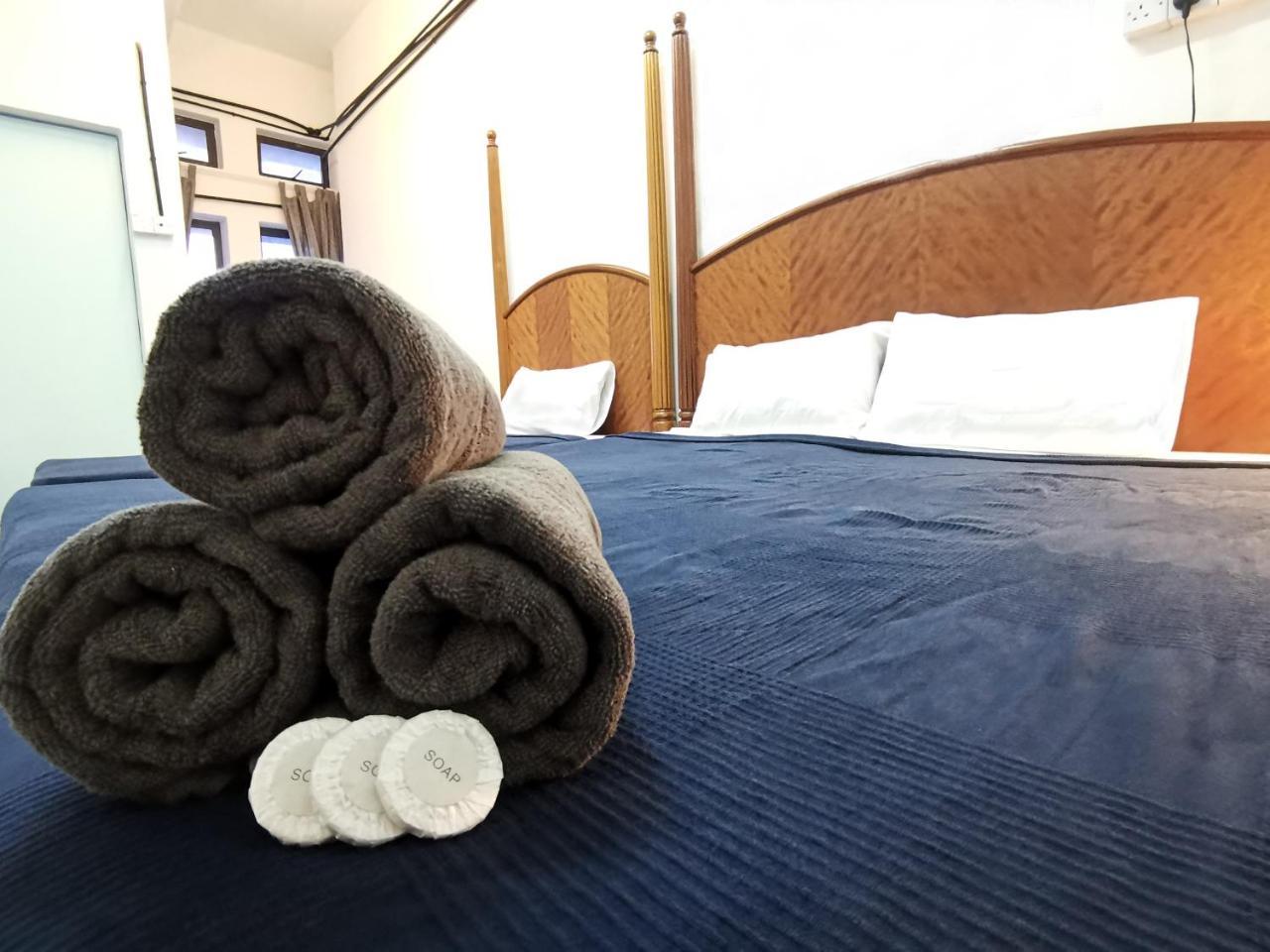 Hawk Hotel & Hostel Kuala Lumpur Bagian luar foto