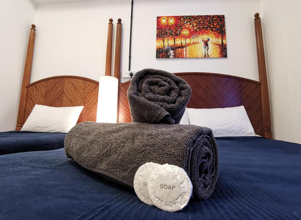 Hawk Hotel & Hostel Kuala Lumpur Bagian luar foto