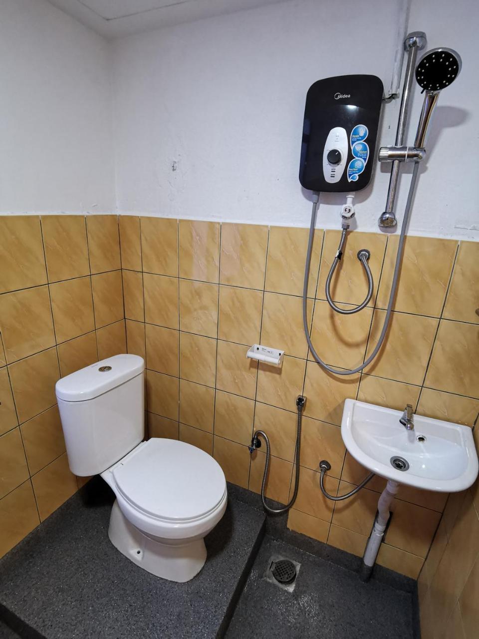 Hawk Hotel & Hostel Kuala Lumpur Bagian luar foto