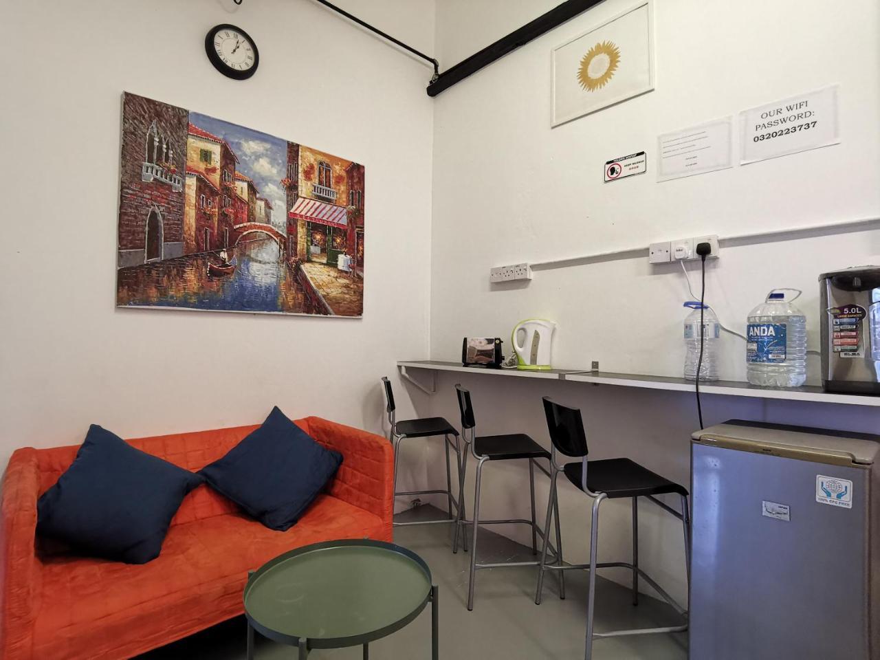 Hawk Hotel & Hostel Kuala Lumpur Bagian luar foto