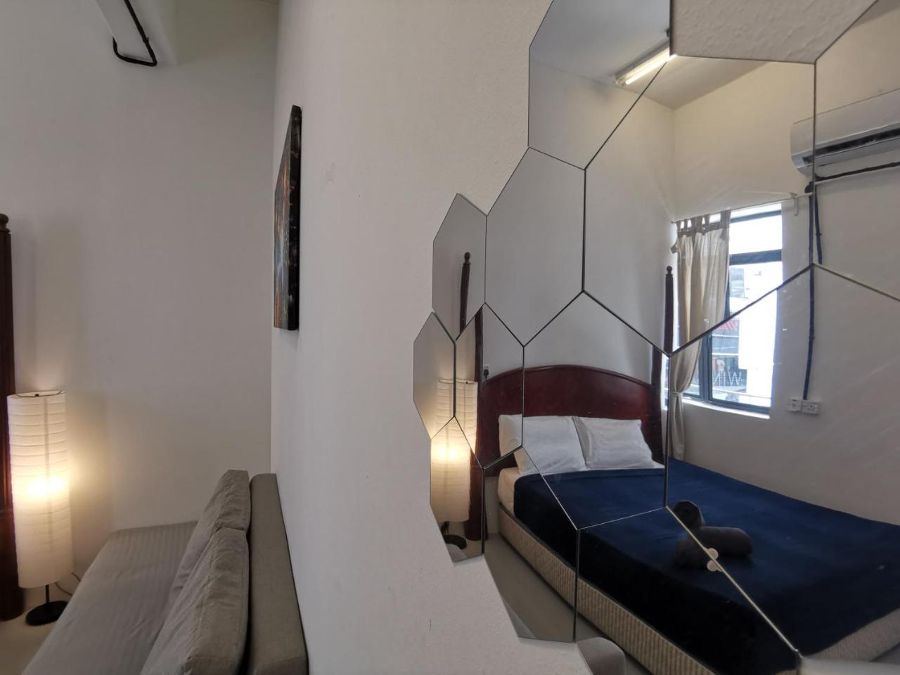 Hawk Hotel & Hostel Kuala Lumpur Bagian luar foto