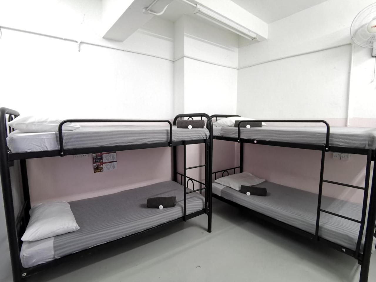 Hawk Hotel & Hostel Kuala Lumpur Bagian luar foto